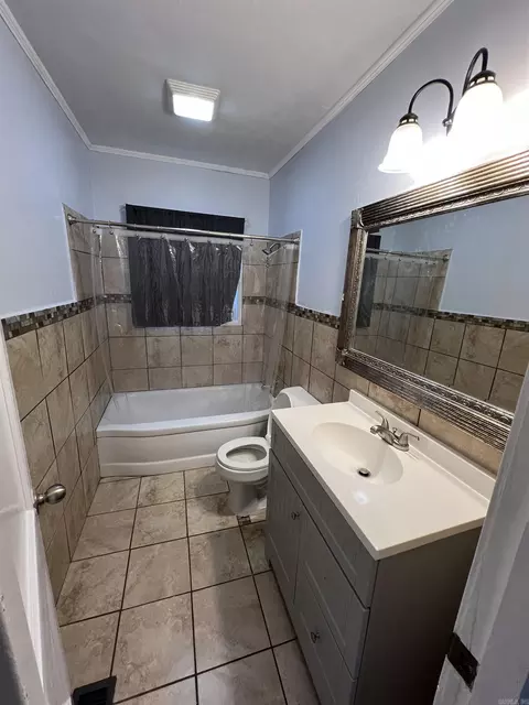 Bath - 1022 E Sevier St, Benton, AR 72015 photo 1 of 2