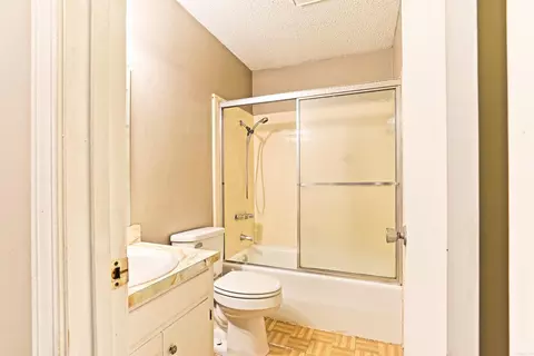 Bath - 5518 W 20th Ave, Pine Bluff, AR 71603 photo 1 of 3