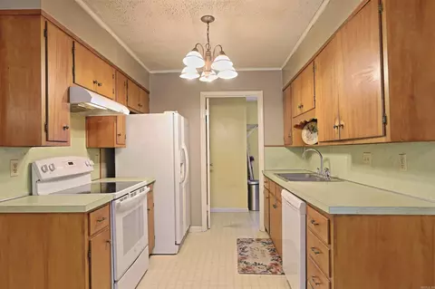 Kitchen - 5518 W 20th Ave, Pine Bluff, AR 71603 photo 1 of 3