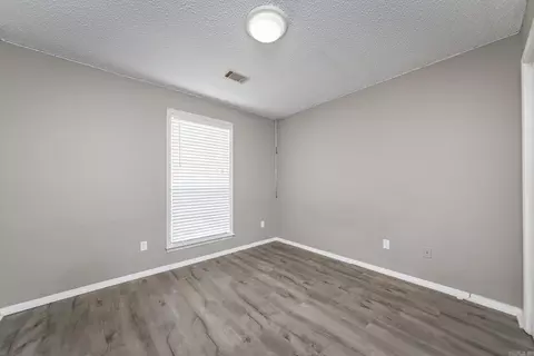 Bedroom - 216 Chantilly Cir, Maumelle, AR 72113 photo 1 of 2