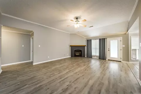 Living - 216 Chantilly Cir, Maumelle, AR 72113 photo 4 of 7