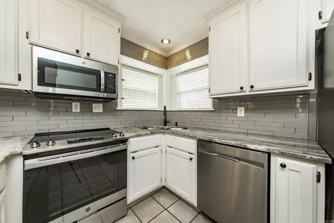 Kitchen - 216 Chantilly Cir, Maumelle, AR 72113 photo 1 of 4