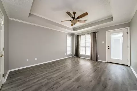 Living - 216 Chantilly Cir, Maumelle, AR 72113 photo 6 of 7