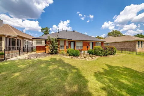 Exterior - 216 Chantilly Cir, Maumelle, AR 72113 photo 3 of 9