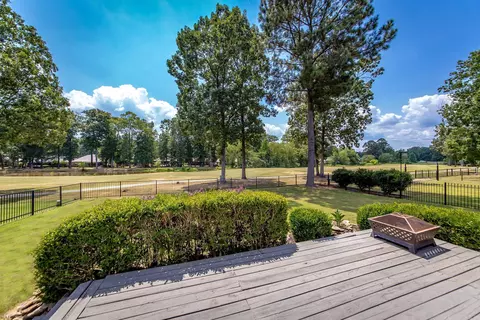Exterior - 216 Chantilly Cir, Maumelle, AR 72113 photo 5 of 9