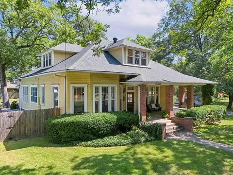 1926 Caldwell St, Conway, AR 72034