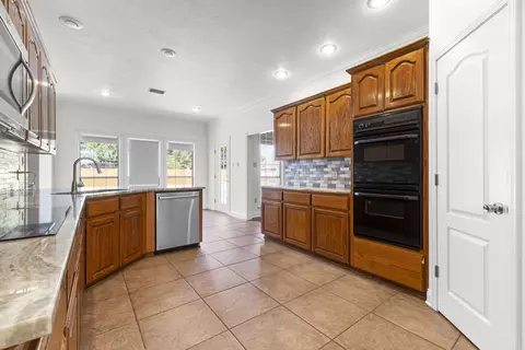 930 Enderlin, Conway, AR 72034 photo 16
