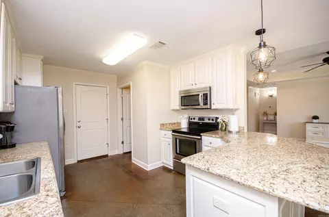 Kitchen - 1040 Calloway Dr, Conway, AR 72034 photo 3 of 5