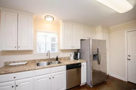 Kitchen - 1040 Calloway Dr, Conway, AR 72034 photo 5 of 5