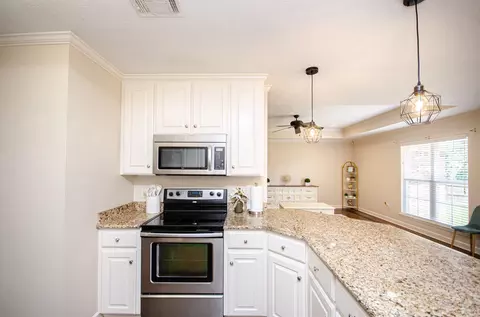 Kitchen - 1040 Calloway Dr, Conway, AR 72034 photo 4 of 5