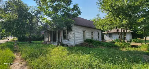 Exterior - 311 E Church St, Paris, AR 72855 photo 5 of 10