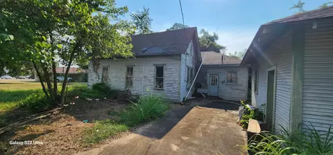 Exterior - 311 E Church St, Paris, AR 72855 photo 6 of 10