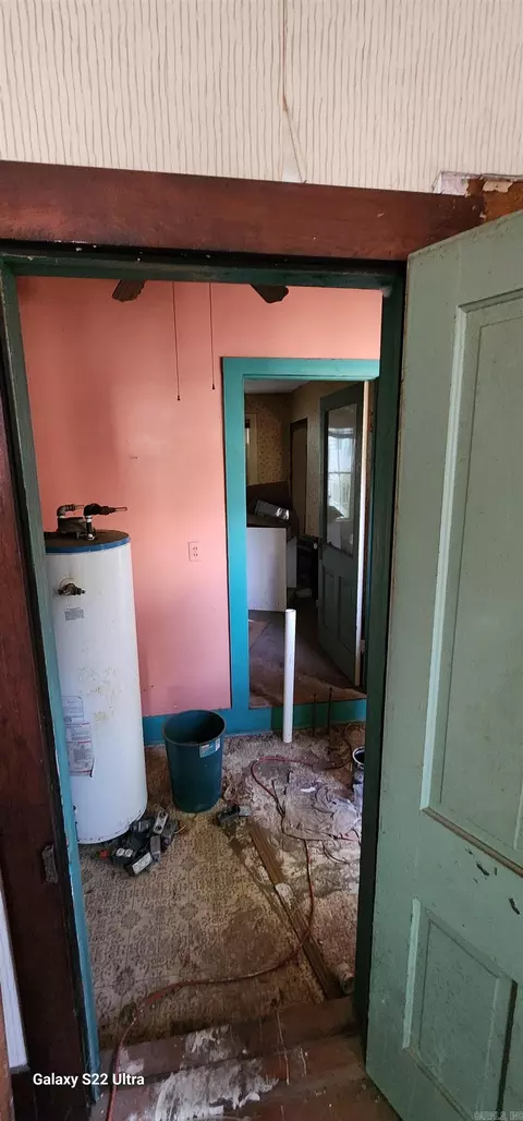 Entry Way - 311 E Church St, Paris, AR 72855 photo 2 of 2