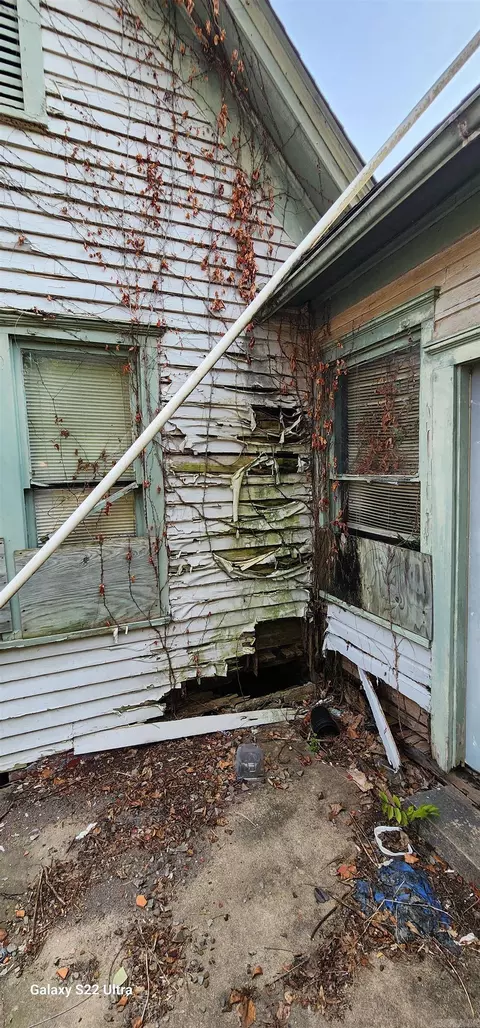 Exterior - 311 E Church St, Paris, AR 72855 photo 7 of 10