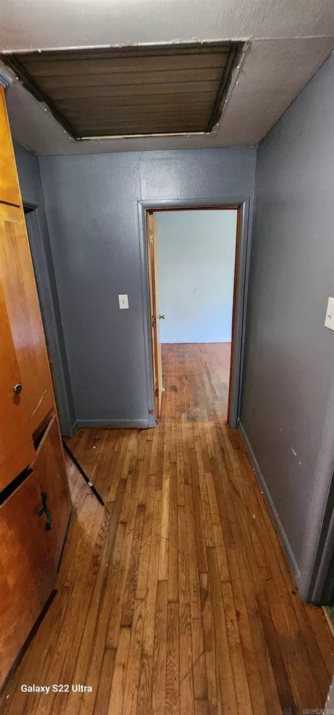 Entry Way - 2710 E Walnut St, Paris, AR 72855 photo 2 of 2
