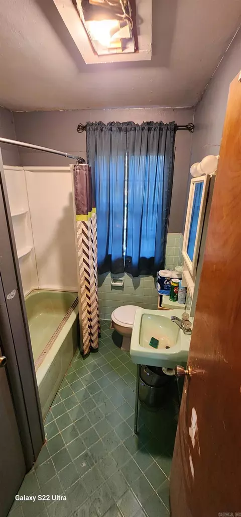 Bath - 2710 E Walnut St, Paris, AR 72855 photo 1 of 2