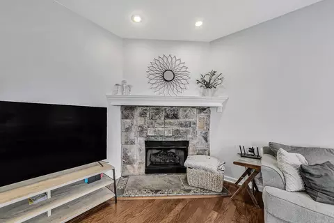 Living - 507 Dakota Dr, Cabot, AR 72023 photo 2 of 2
