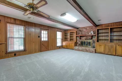 Living - 300 Oakmont Dr, Alexander, AR 72002 photo 3 of 4
