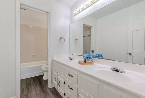 Bath - 300 Oakmont Dr, Alexander, AR 72002 photo 2 of 2