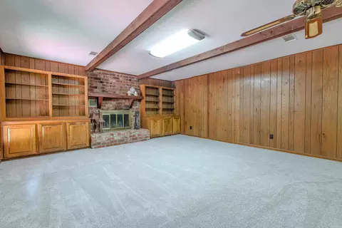 Living - 300 Oakmont Dr, Alexander, AR 72002 photo 4 of 4