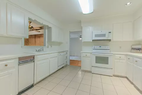 Kitchen - 300 Oakmont Dr, Alexander, AR 72002 photo 3 of 3