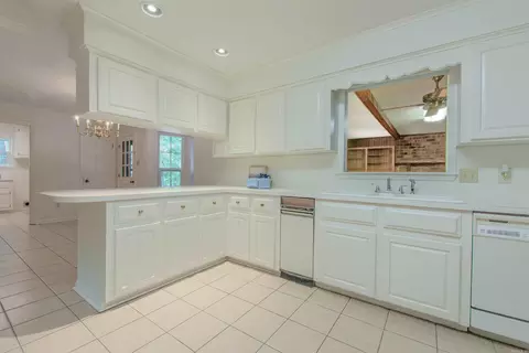 Kitchen - 300 Oakmont Dr, Alexander, AR 72002 photo 2 of 3