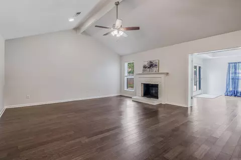 Living - 18 Manchester Dr, Conway, AR 72034 photo 3 of 7