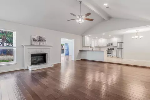 Living - 18 Manchester Dr, Conway, AR 72034 photo 1 of 7