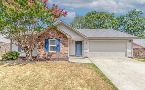 Exterior - 18 Manchester Dr, Conway, AR 72034 photo 1 of 5