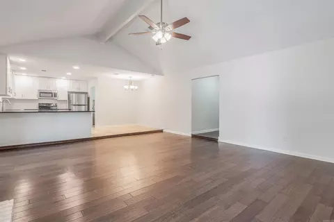Living - 18 Manchester Dr, Conway, AR 72034 photo 2 of 7