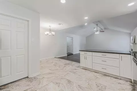 Entry Way - 18 Manchester Dr, Conway, AR 72034 photo 1 of 2