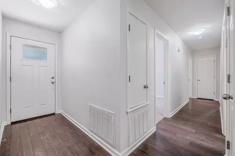 Entry Way - 18 Manchester Dr, Conway, AR 72034 photo 2 of 2