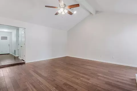 Living - 18 Manchester Dr, Conway, AR 72034 photo 4 of 7