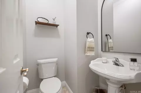 Bath - 232 Sunset Cir, Cabot, AR 72023 photo 1 of 4