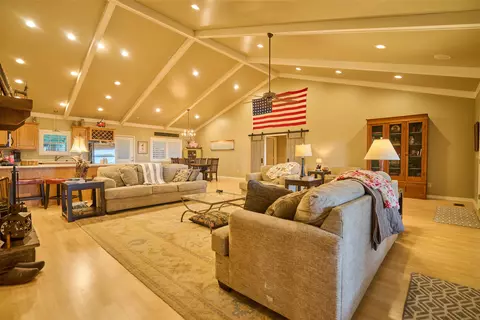 Living - 4 Kee Trl, Hardy, AR 72529 photo 1 of 1