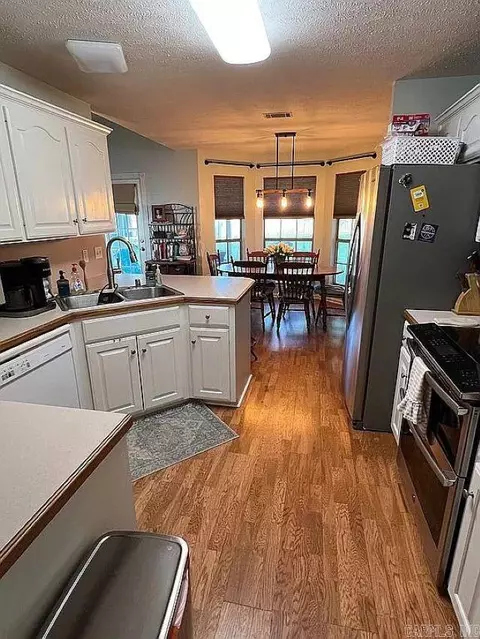 Kitchen - 1660 Doe Trl, Conway, AR 72034 photo 1 of 6