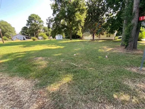 242 E Davis, Piggott, AR 72454 photo 8