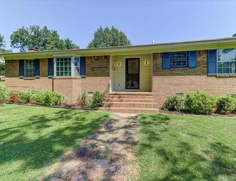 1616 Pine Bluff St, Malvern, AR 72104