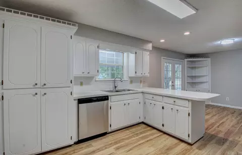 Kitchen - 6531 Forrest Oak Dr, Pine Bluff, AR 71603 photo 1 of 3