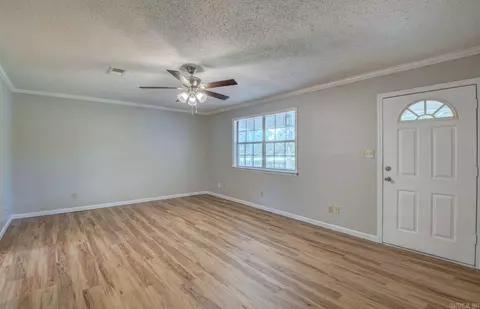 Living - 6531 Forrest Oak Dr, Pine Bluff, AR 71603 photo 1 of 5