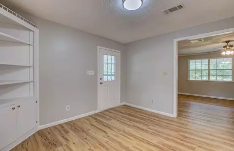 Living - 6531 Forrest Oak Dr, Pine Bluff, AR 71603 photo 5 of 5