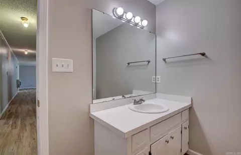 Bath - 6531 Forrest Oak Dr, Pine Bluff, AR 71603 photo 3 of 3