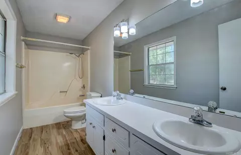 Bath - 6531 Forrest Oak Dr, Pine Bluff, AR 71603 photo 1 of 3