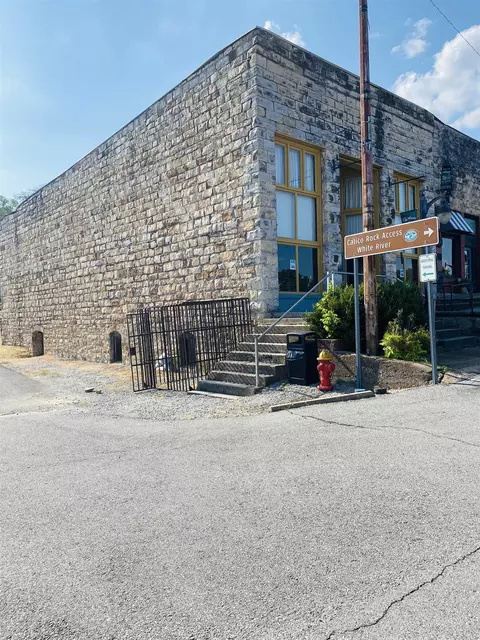 100 Main St, Calico Rock, AR 72519