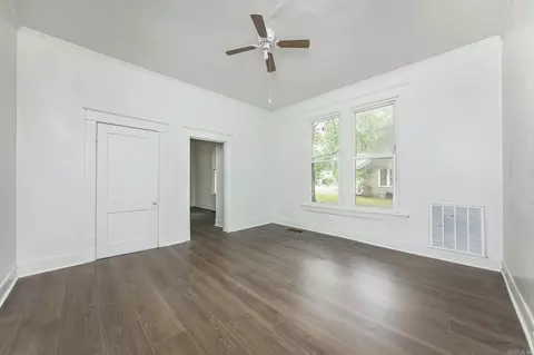 Living - 400 NE 1st St, England, AR 72046 photo 7 of 10
