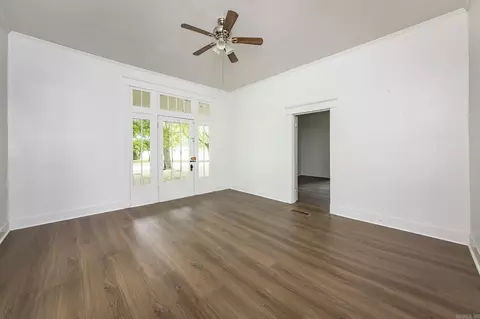 Living - 400 NE 1st St, England, AR 72046 photo 9 of 10