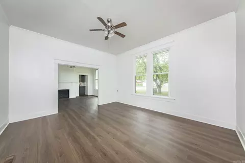 Living - 400 NE 1st St, England, AR 72046 photo 2 of 10
