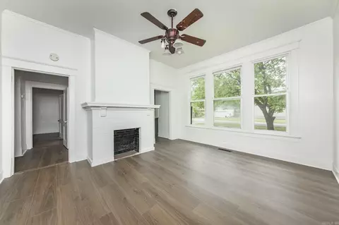 Living - 400 NE 1st St, England, AR 72046 photo 3 of 10