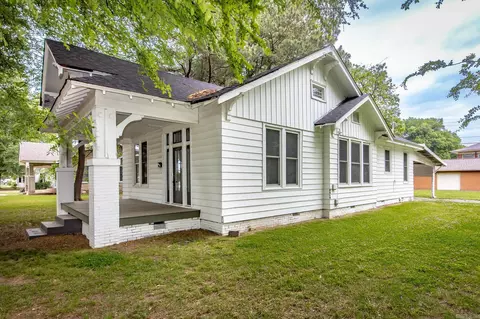 Exterior - 400 NE 1st St, England, AR 72046 photo 2 of 4