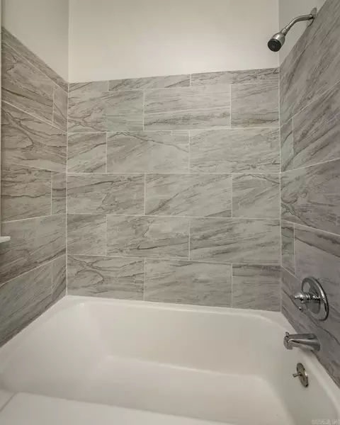 Bath - 400 NE 1st St, England, AR 72046 photo 2 of 2